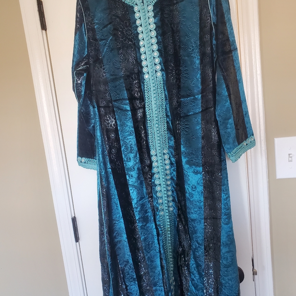 Clothes - Picture 2 of 4